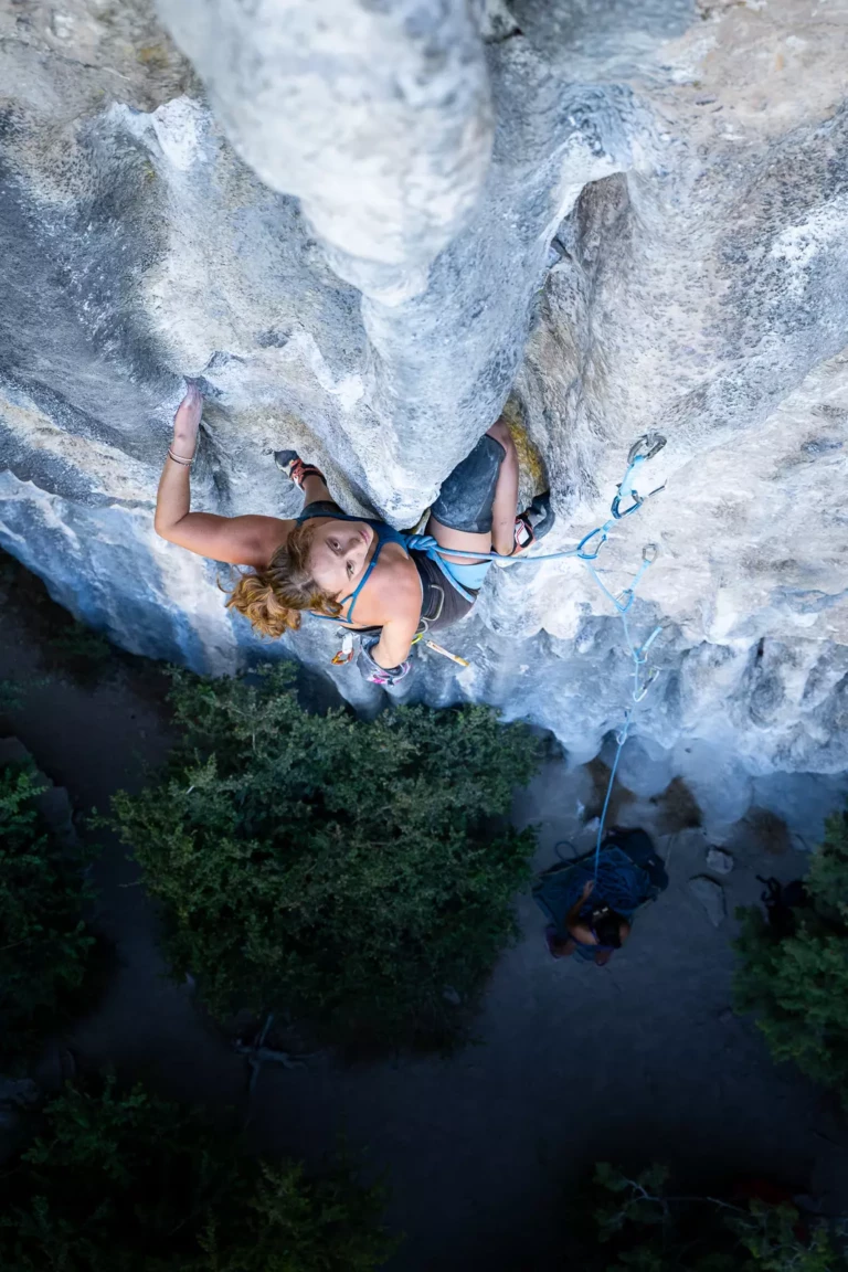 Climber on Sopas de Ajo , 7b+, in Gran Bóveda, Rodellar